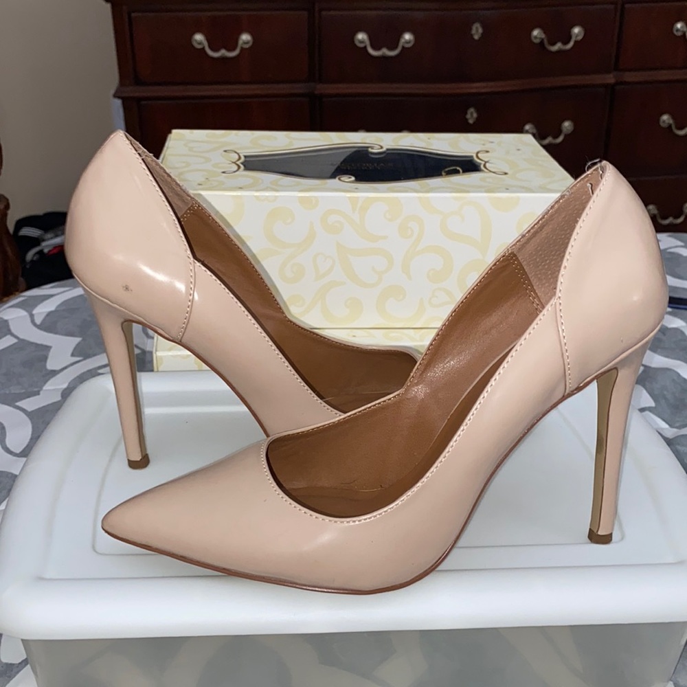 Steve Madden nude pumps